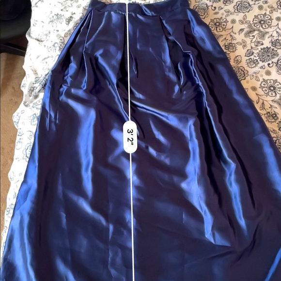 Satin navy pleated maxi skirt - Picture 4 of 5